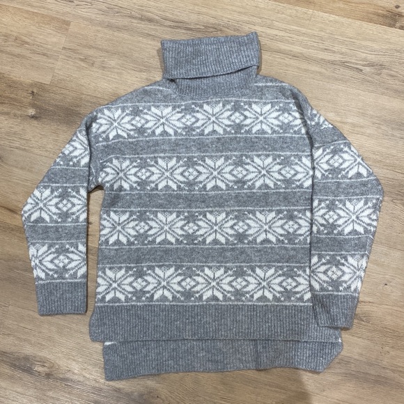 NWT Cupcakes & Cashmere Snowflake Turtleneck - Picture 8 of 11